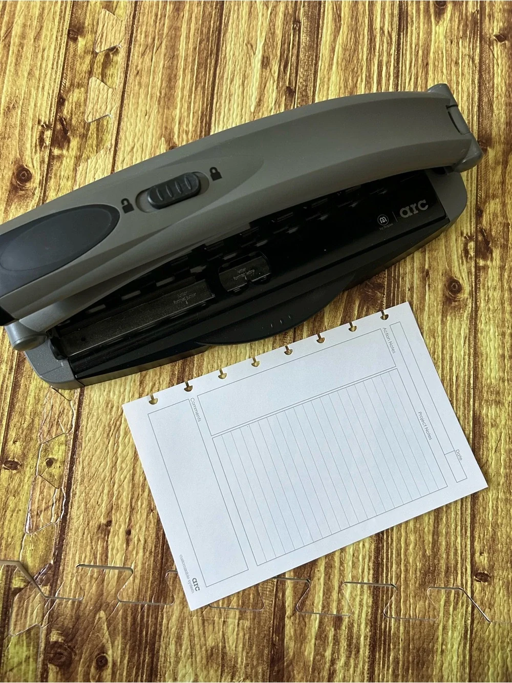 Arc Disc Planner 3-Hole (multi) Punch in Gray and Black
